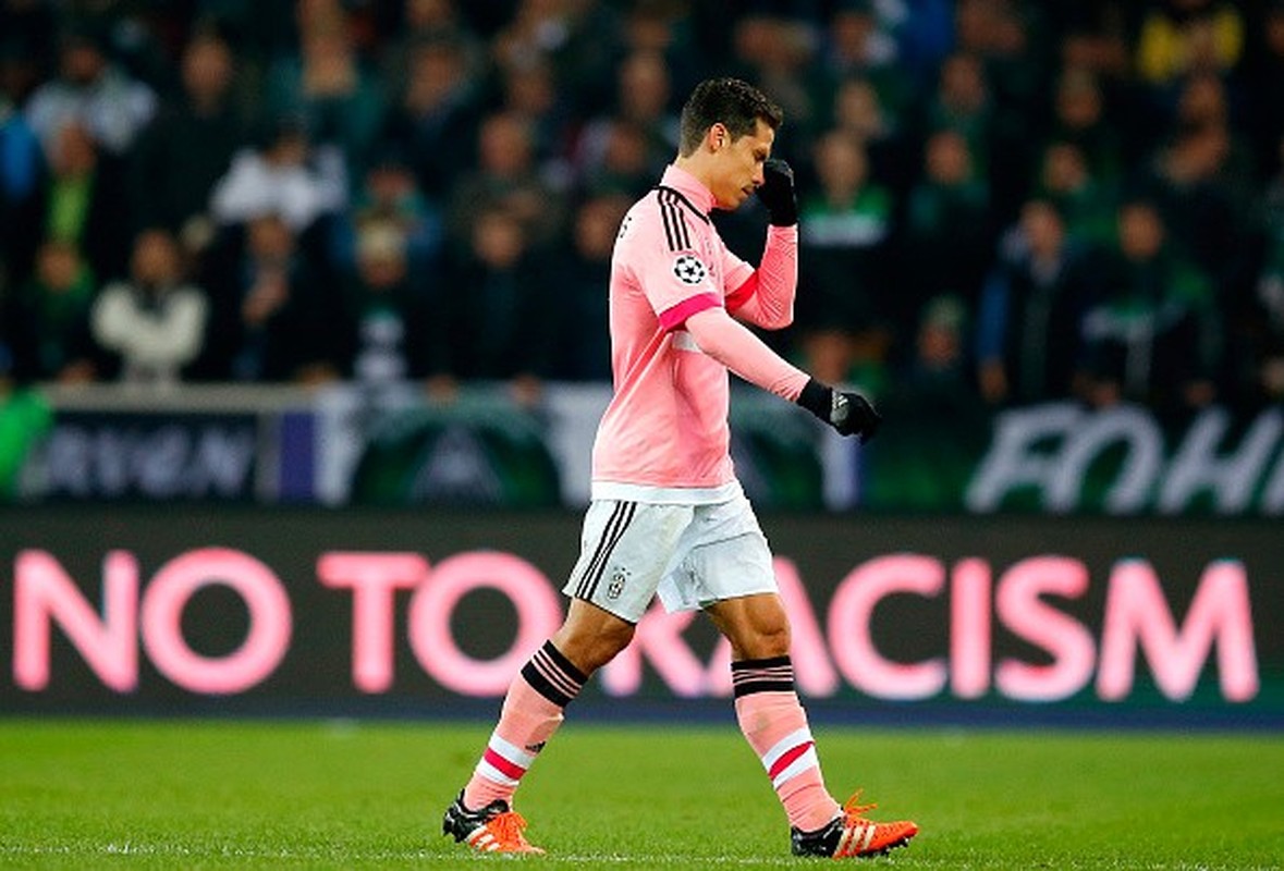 Cristiano Ronaldo co mat trong doi hinh do nhat UEFA Champions League-Hinh-8
