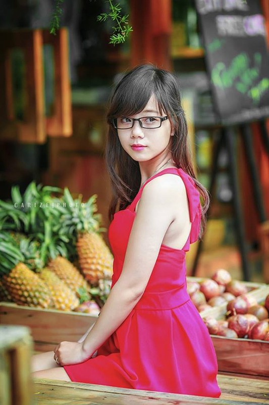 Hot girl DH Nguyen Tat Thanh mo thanh chuyen gia trang diem-Hinh-2