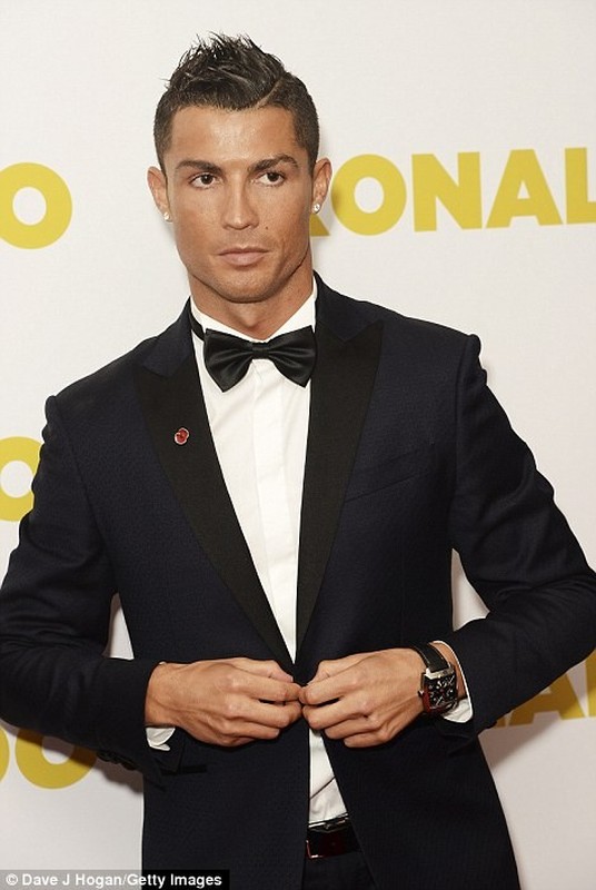 Cristiano Ronaldo tung bung gioi thieu phim tai lieu ve minh