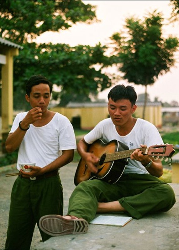 Bo anh mieu ta chan thuc cuoc song cua chang tan binh-Hinh-9