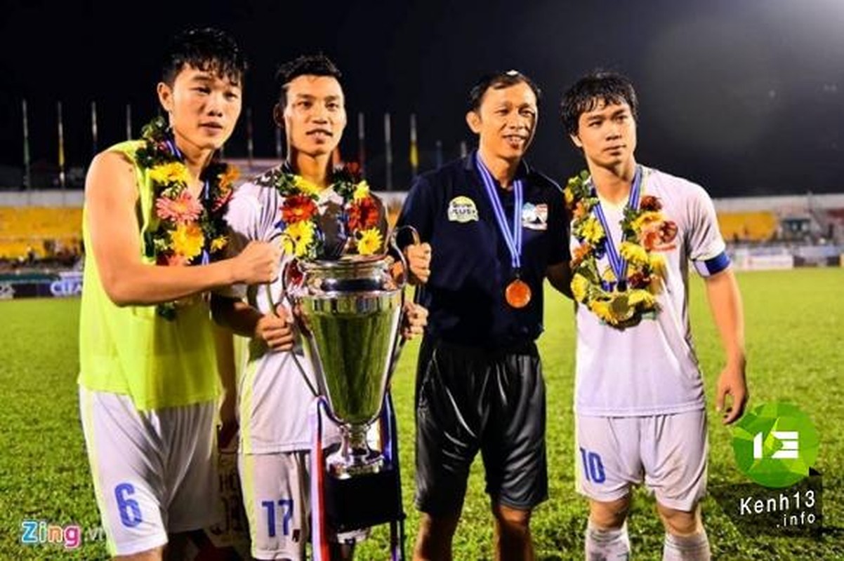 Doan binh tre U21 HAGL ron rang khoe cup vo dich-Hinh-2