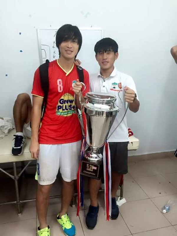 Doan binh tre U21 HAGL ron rang khoe cup vo dich-Hinh-6