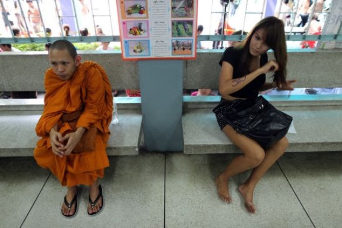 Bong hong chuyen gioi Thai Lan di kham... nghia vu quan su-Hinh-4