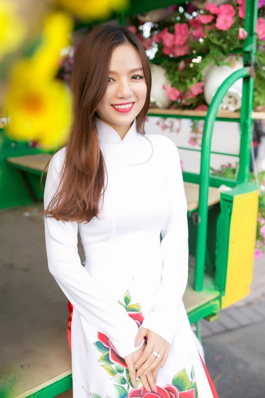 Hot girl Pho khoe sac trong nang xuan rang ro-Hinh-5