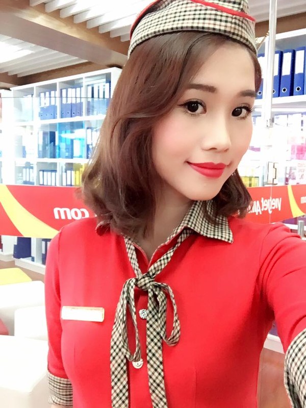 Say nang ve dep cua nu tiep vien hang khong kiem nguoi mau