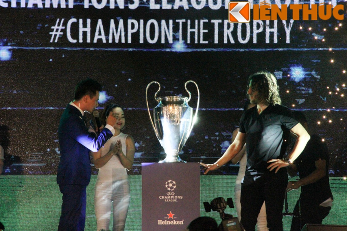 Can canh chiec cup UEFA Champions League xuat hien tai Ha Noi-Hinh-7