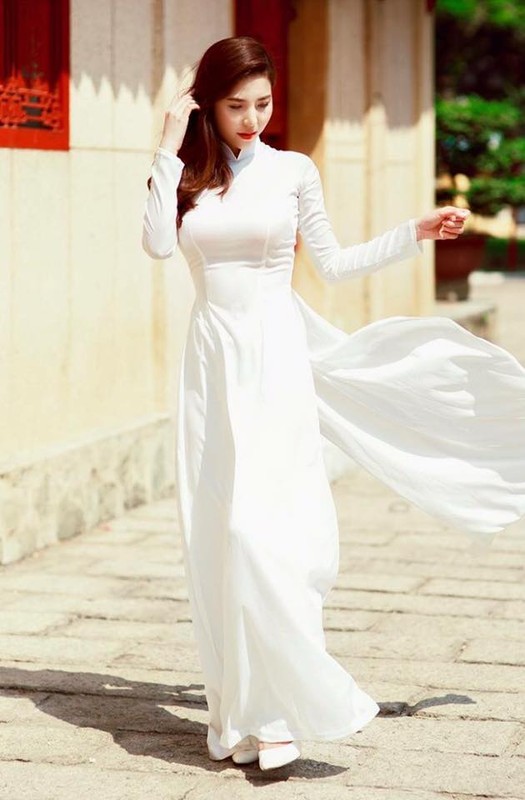 Hot girl Sai thanh Bao Hoa dep ngay ngat trong ta ao dai