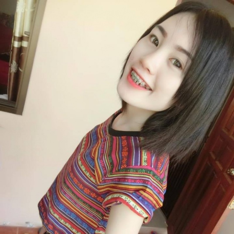 Hot girl nieng rang cuoi quai thu den truong gay sot-Hinh-8
