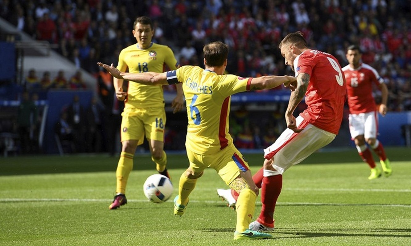 Anh Euro 2016 Thuy Sy 1-1 Romania: Chia diem trong nuoi tiec-Hinh-2