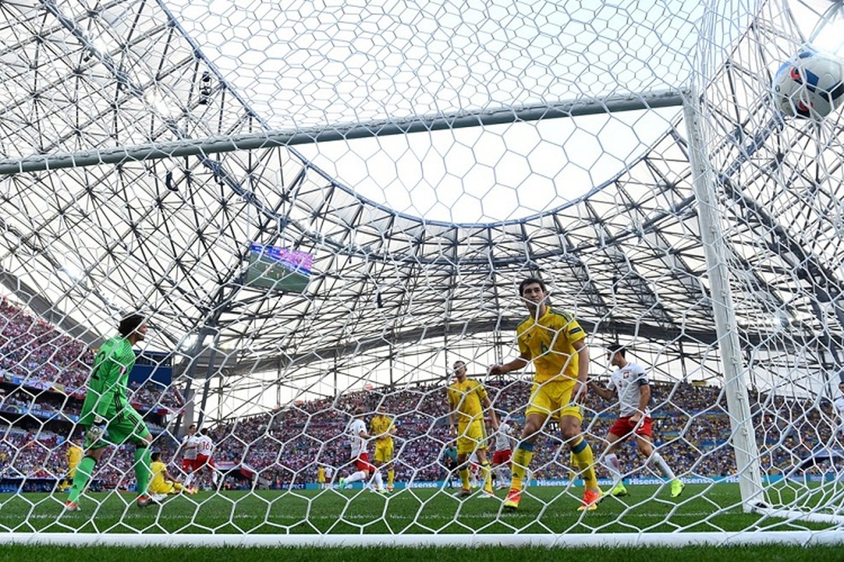 Anh Euro 2016 Ukraina - Ba Lan: Blaszczykowski tien doi thu ve nuoc-Hinh-10