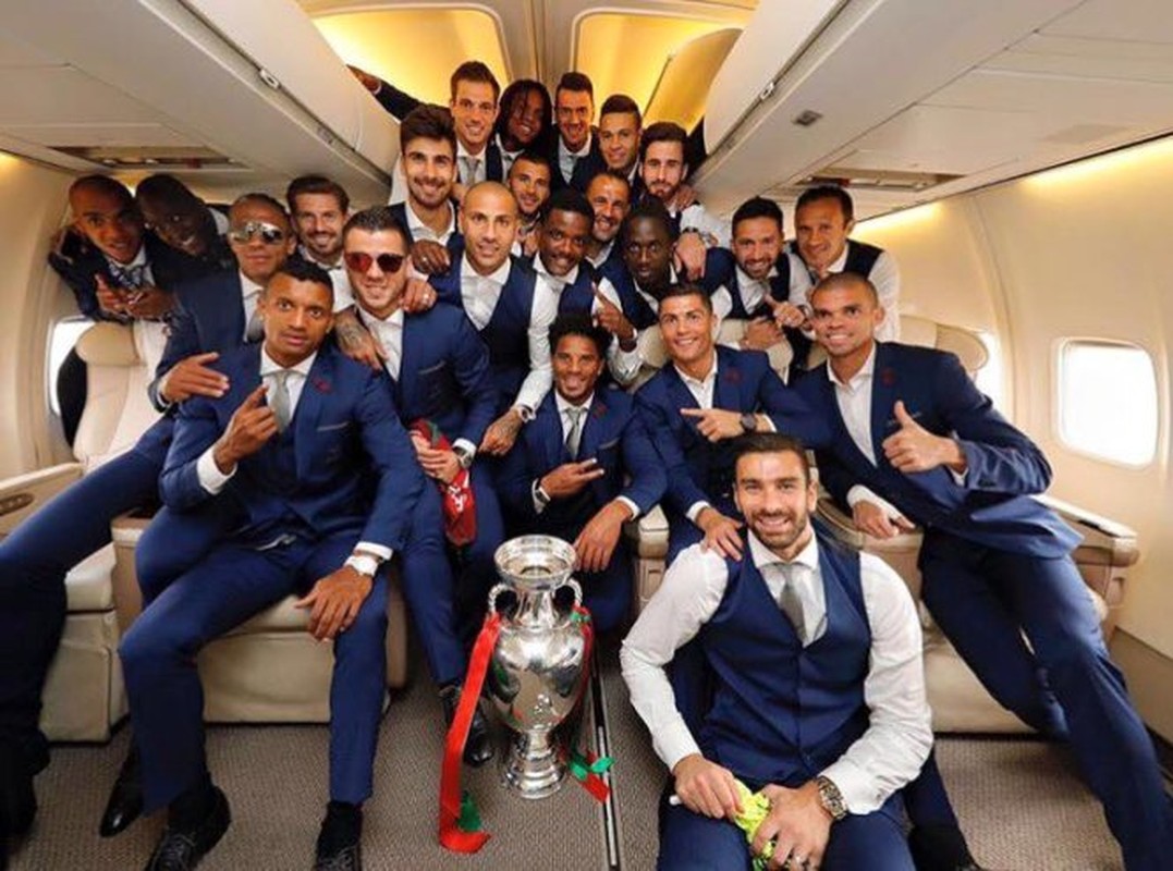 Ronaldo va dong doi lich lam mang cup Euro 2016 ve nuoc-Hinh-2