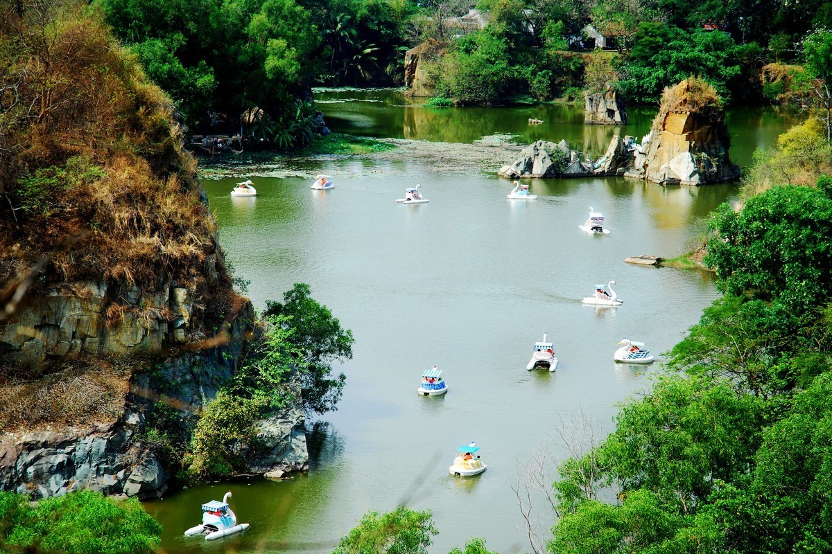 Du ngoan “Vinh Ha Long thu nho” ngay ngoai thanh Sai Gon-Hinh-5