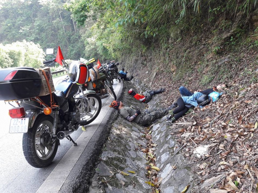 Bao mang dan phuot Viet ngu va vat ven duong, muong nuoc