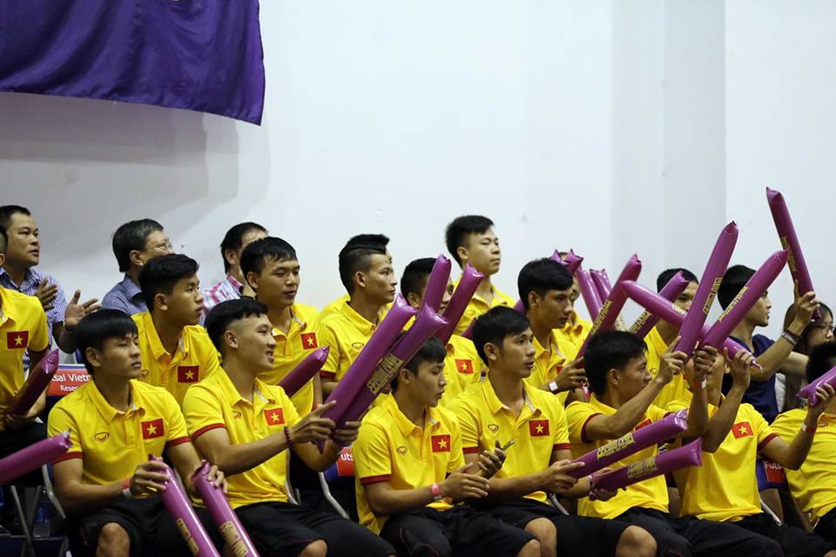 Tuyen Futsal Viet Nam quay tung bung tren khan dai-Hinh-5