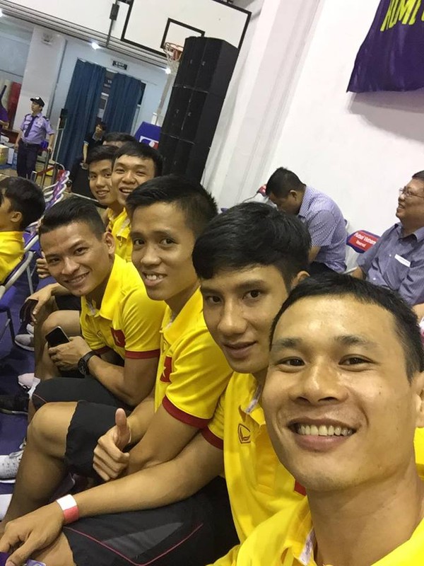 Tuyen Futsal Viet Nam quay tung bung tren khan dai-Hinh-7
