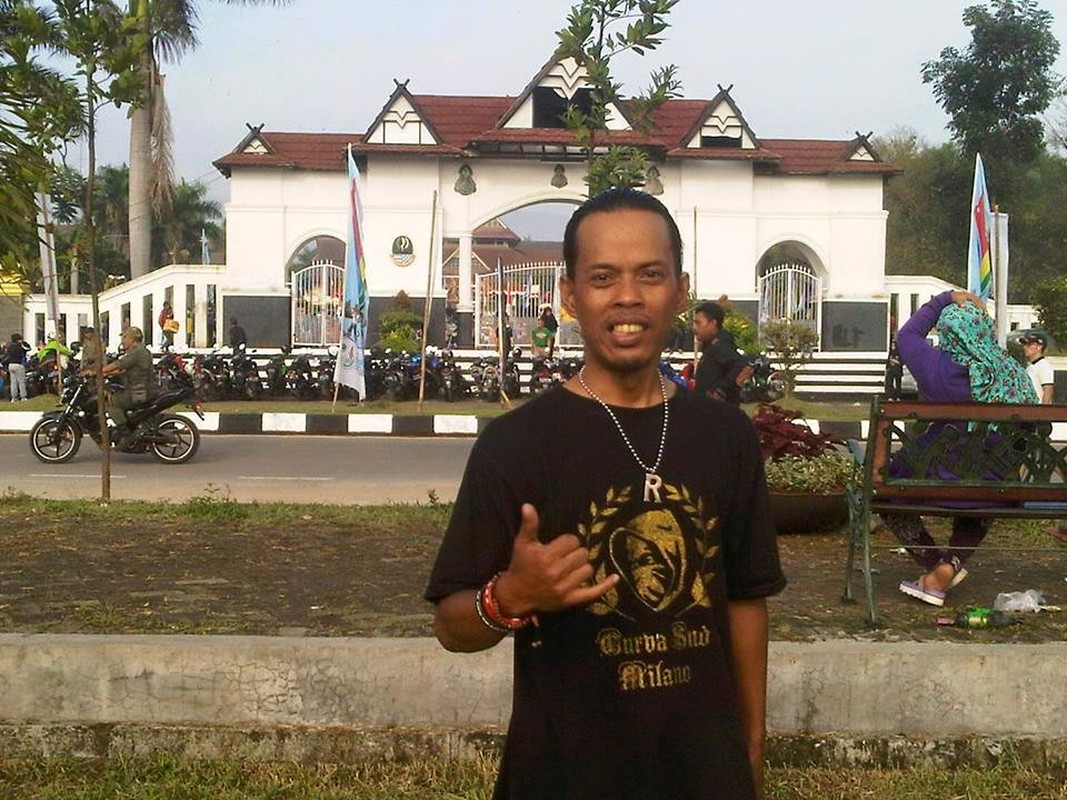 Bat ngo tim thay anh em that lac cua Ronaldinho o Indonesia-Hinh-7