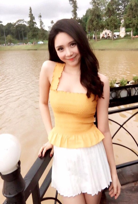 Yeu nguoi noi tieng, hot girl Dai hoc Van hoa hut fan khung