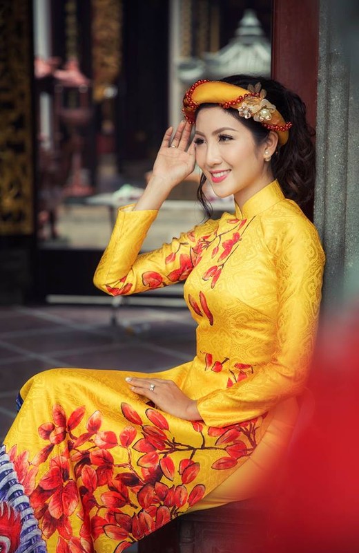 Nu game thu Viet xinh lung linh trong ao dai Tet-Hinh-4