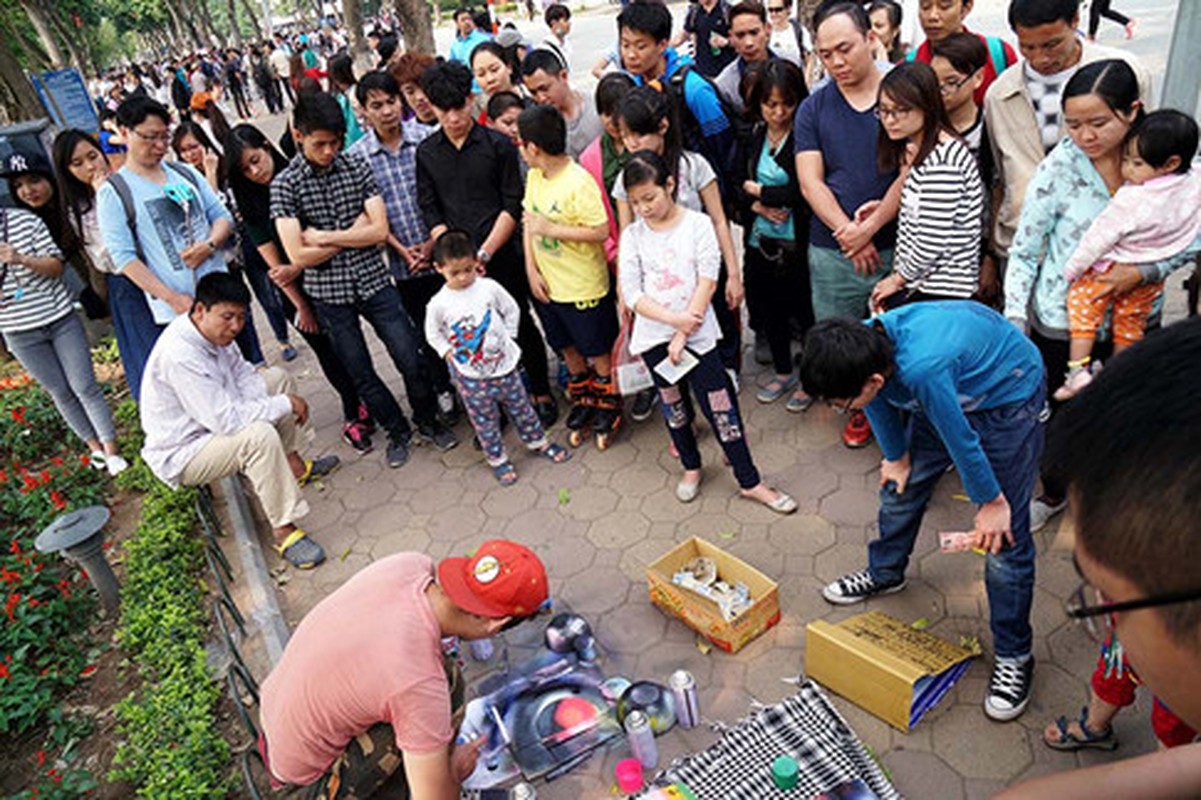 Muon kieu kiem tien cua ban tre Tay khi den Viet Nam-Hinh-3