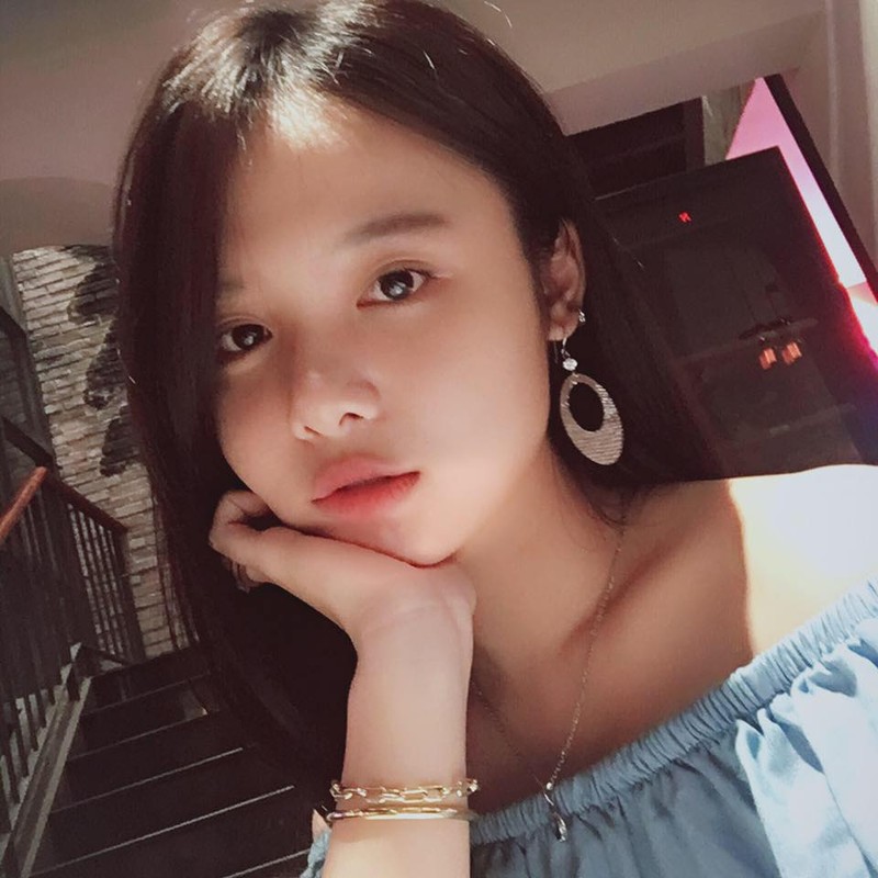 Selfie ngoai san bong, hot girl Sai thanh khien dan mang chao dao-Hinh-2