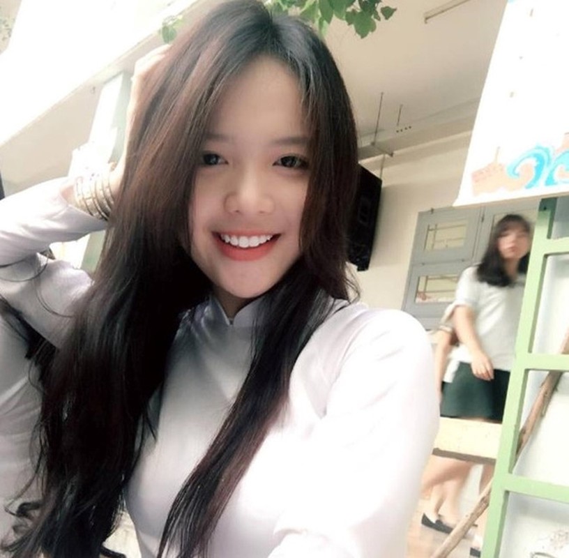 Selfie ngoai san bong, hot girl Sai thanh khien dan mang chao dao-Hinh-9