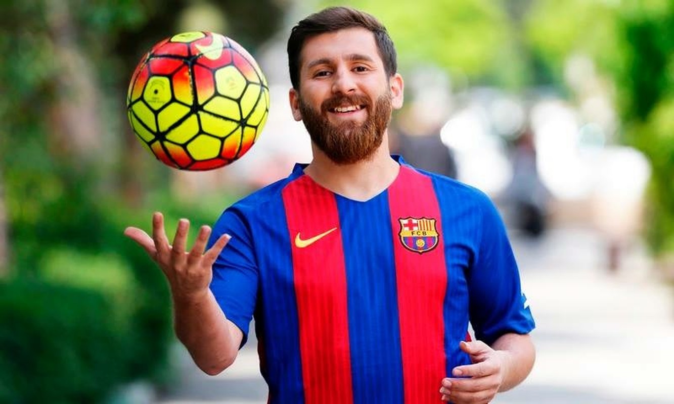 &quot;Ban sao cua Lionel Messi&quot; bi bat vi ly do khong tuong-Hinh-9