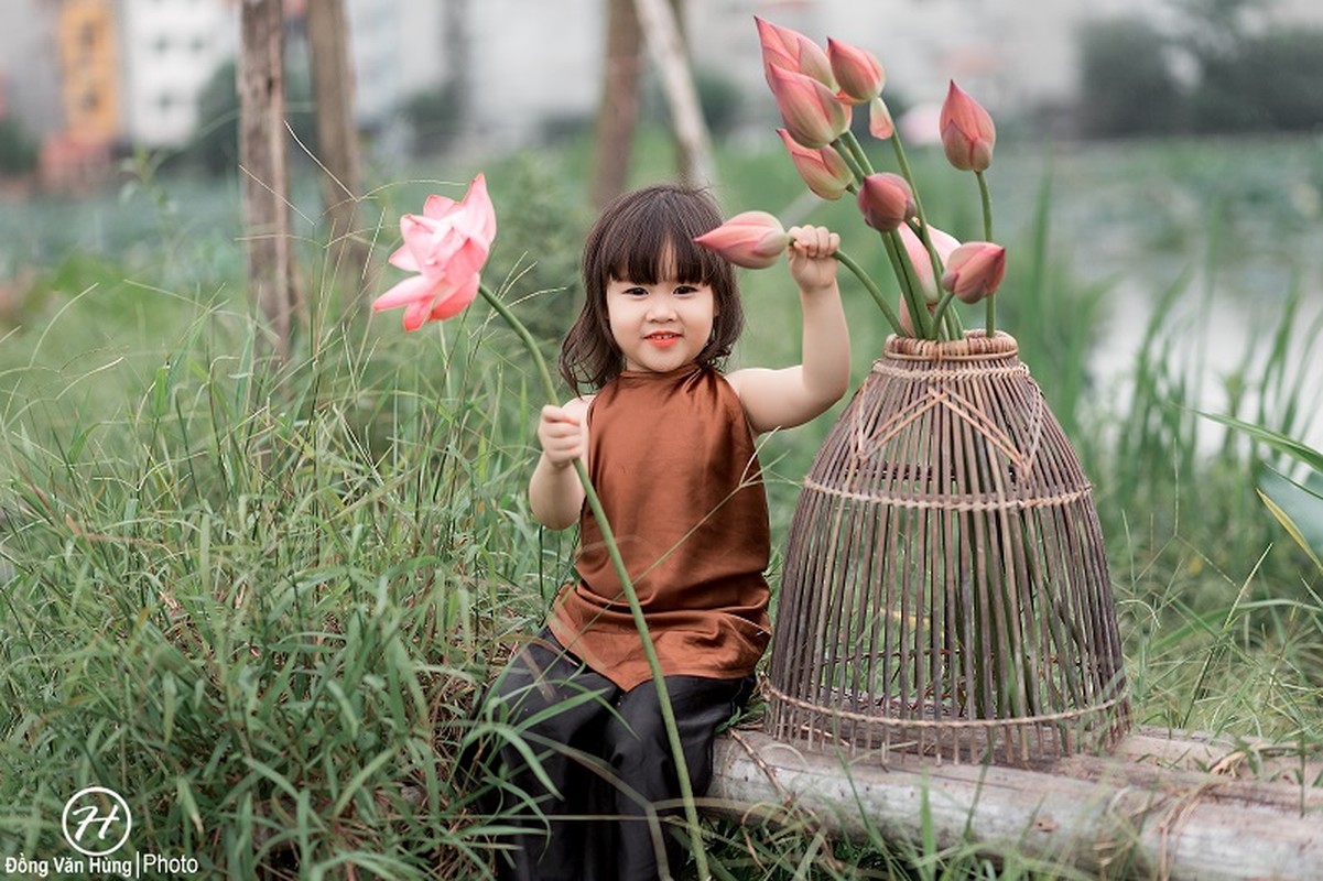 Nguoi mau nhi Ha thanh e ap ben ho sen-Hinh-9