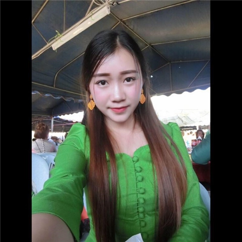 Nu sinh Lao xinh dep khien dan mang tham thuong trom nho-Hinh-9