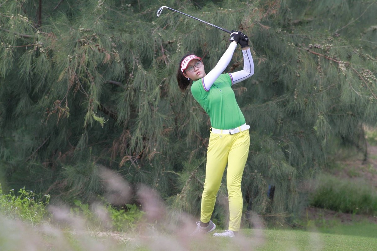 Nu golf thu Viet 14 tuoi xinh nhu mong du SEA Games 29-Hinh-7