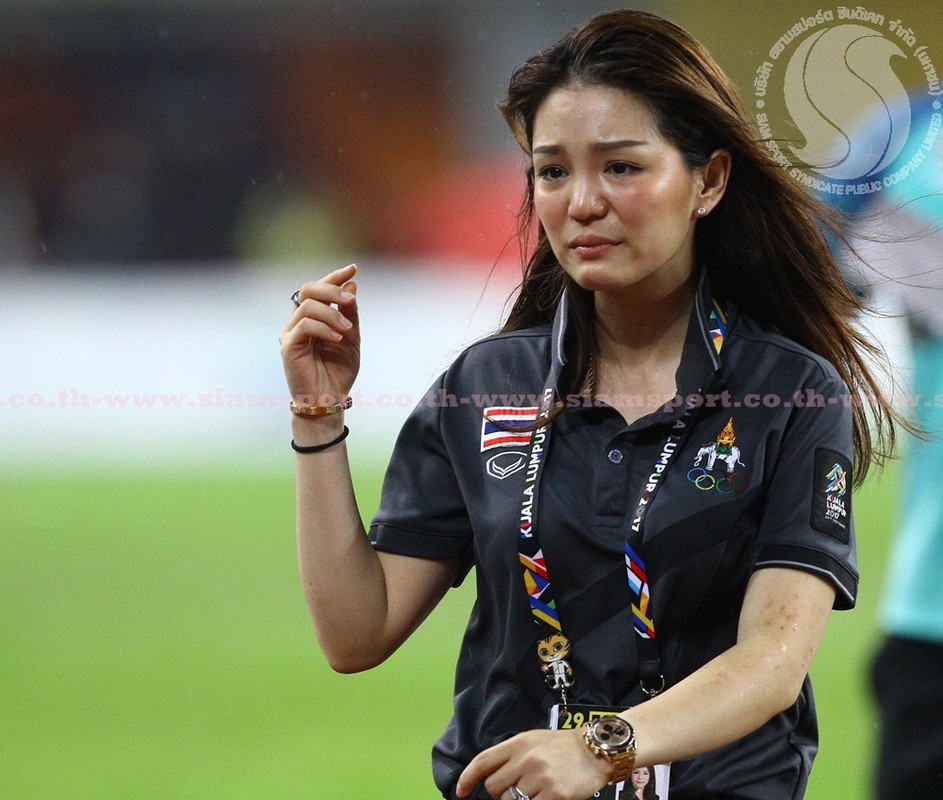 Vo dich SEA Games, truong doan bong da Thai Lan khoc nhu mua-Hinh-2