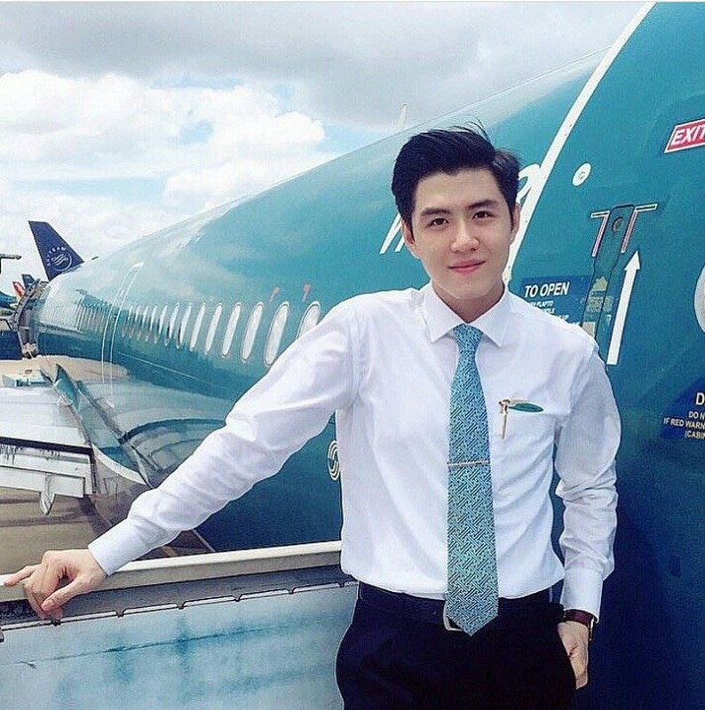 Nam tiep vien hang khong Vietnam Airlines khien chi em &quot;ban loan&quot;