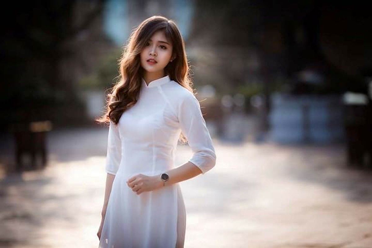 Nu sinh DH Ngoai thuong dep diu dang trong ta ao dai-Hinh-4