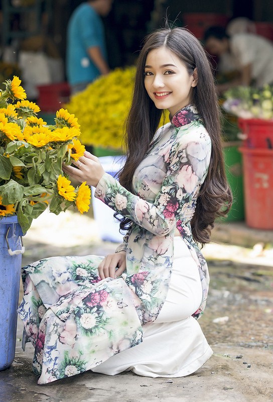 Cuu A khoi DH Cong nghiep dep me hon trong ta ao dai