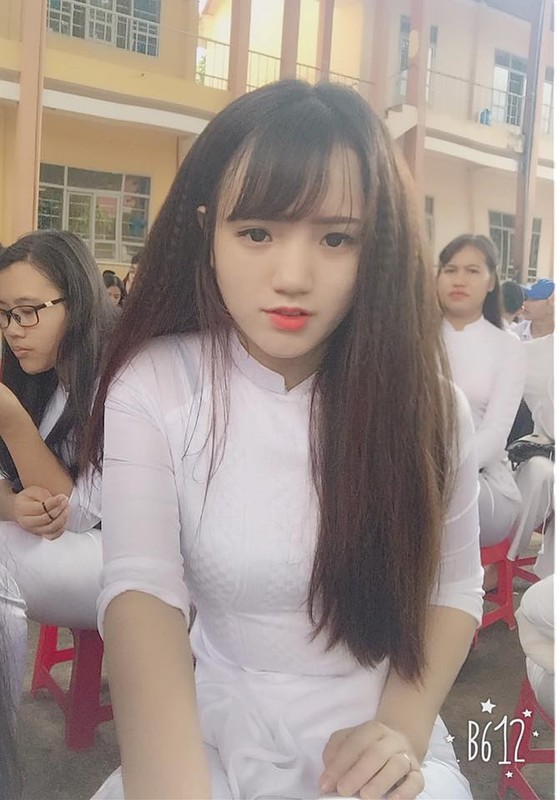 Nu sinh Dak Lak noi tieng vi mac ao dai qua dep-Hinh-7