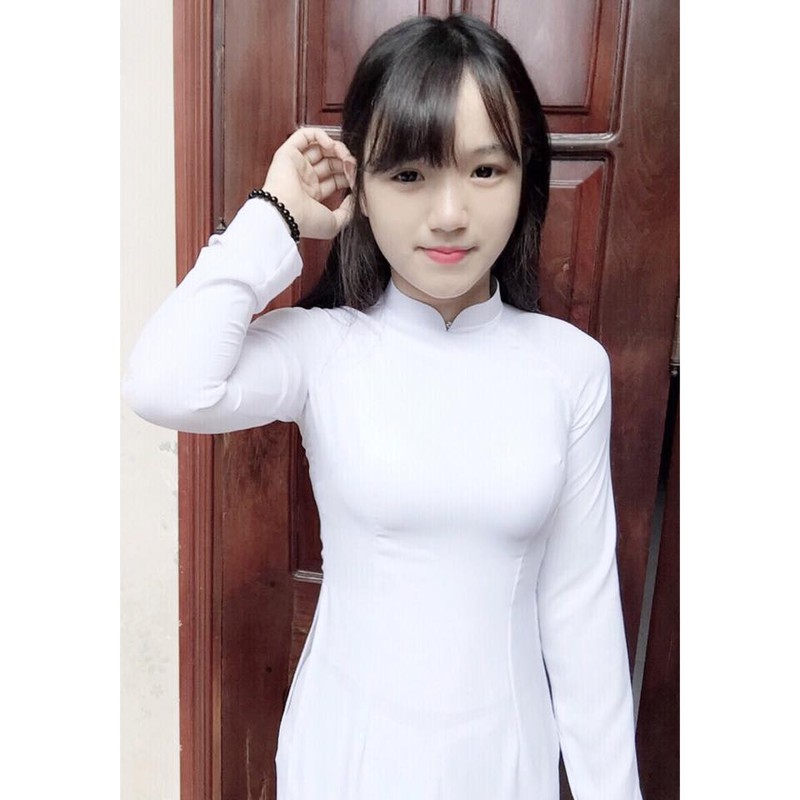 Nu sinh Dak Lak noi tieng vi mac ao dai qua dep-Hinh-8