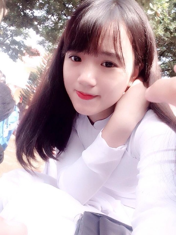 Nu sinh Dak Lak noi tieng vi mac ao dai qua dep-Hinh-9