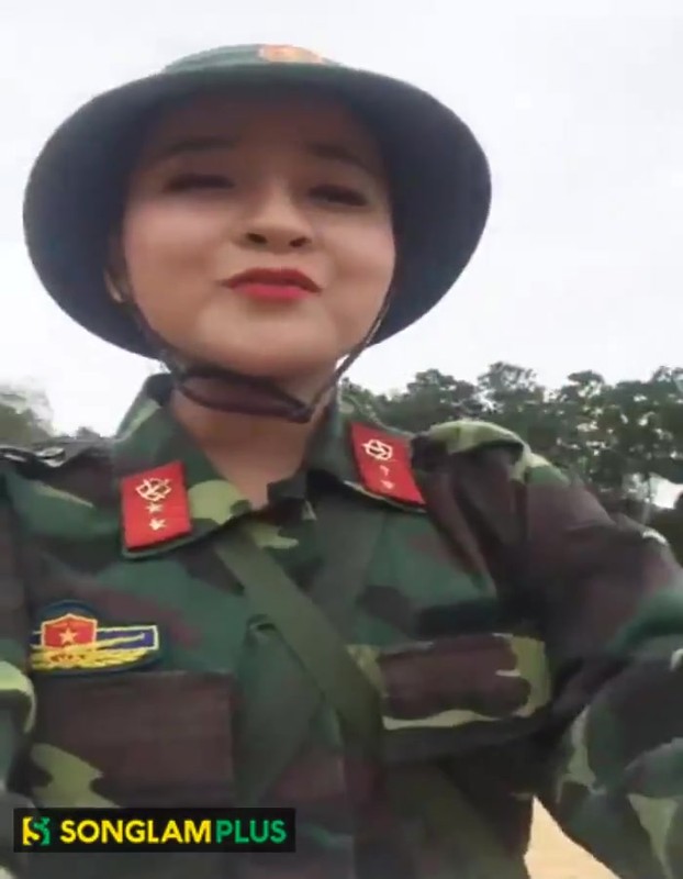 Co gai Nghe An mac quan phuc vua xinh vua hat hay-Hinh-2