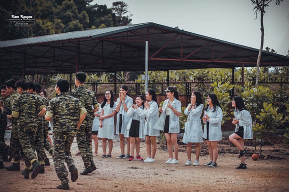 Anh ky yeu cung chi la hinh thuc de song ao, lang phi ve tien bac?-Hinh-6