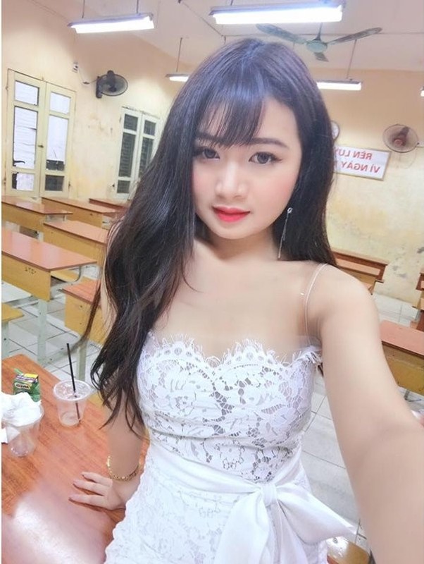 Bi chup len tai chot giao thong, nu sinh ao dai trang bat ngo noi tieng-Hinh-2