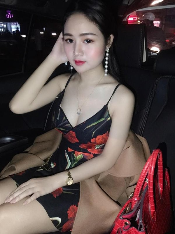 Bi chup len tai chot giao thong, nu sinh ao dai trang bat ngo noi tieng-Hinh-4