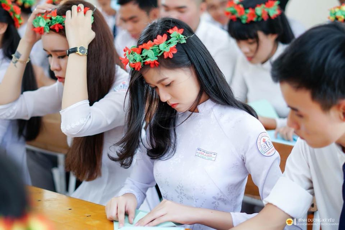 Mua chia tay, nu sinh dien ao dai trang la “auto” xinh-Hinh-10