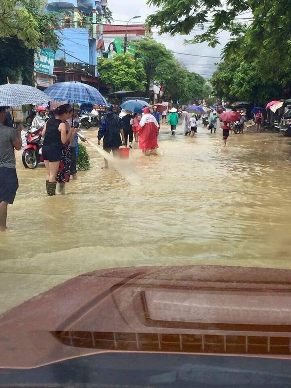 Dan mang xot xa chia se anh mua lu o cac tinh phia Bac-Hinh-7