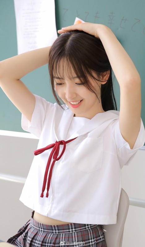 Nu sinh Hoc vien Dien anh Bac Kinh lam loan MXH voi style dong phuc-Hinh-3
