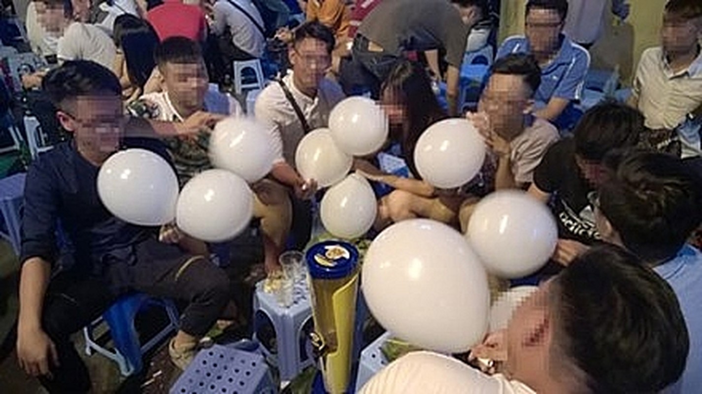 Cuoi tuan len pho, gioi tre Viet “phe pha hut bong cuoi-Hinh-2