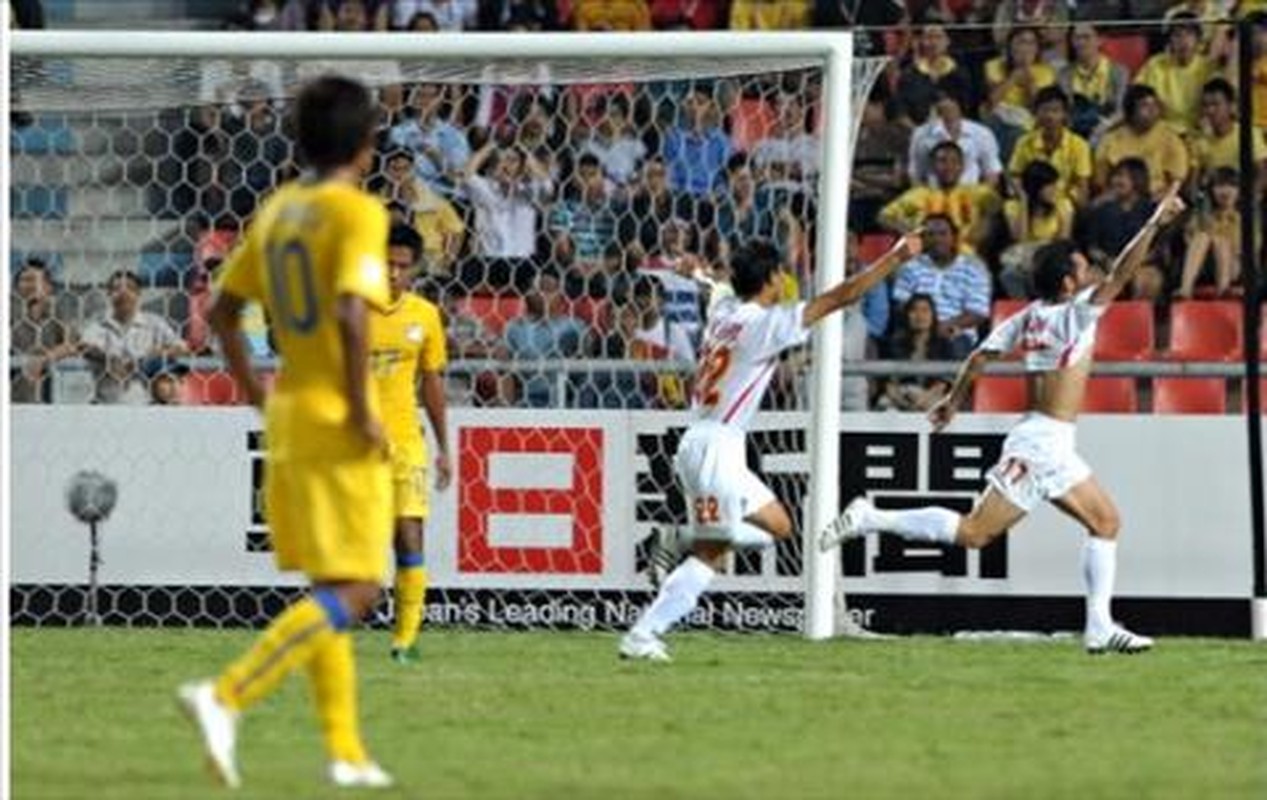 Nhin lai hanh trinh len ngoi vuong cua DT Viet Nam tai AFF Cup 2008-Hinh-12