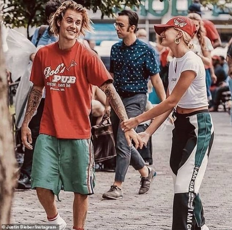 Hailey Baldwin va Justin Bieber hon nhau say dam trong tiec sinh nhat-Hinh-6