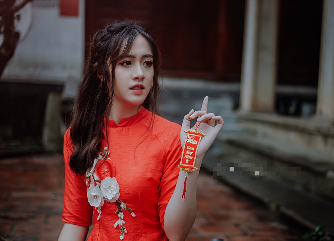 Nu sinh DH Kiem soat Ha Noi xinh ngay ngat trong ta ao dai