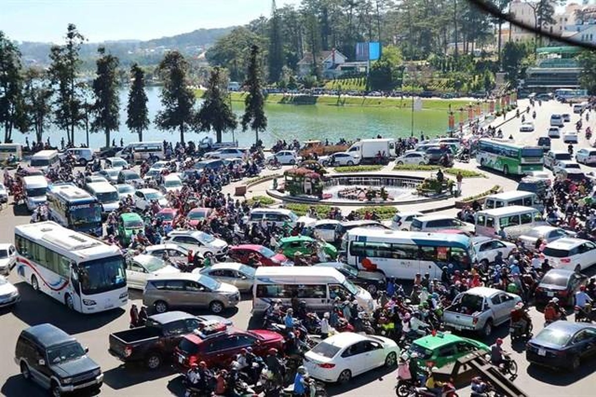 Phat so voi canh “bien nguoi” du lich Da Lat don Tet duong-Hinh-5