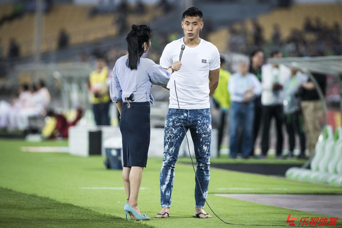 Fan girl phat cuong voi “soai ca” san co Trung Quoc tai Asian Cup 2019-Hinh-4