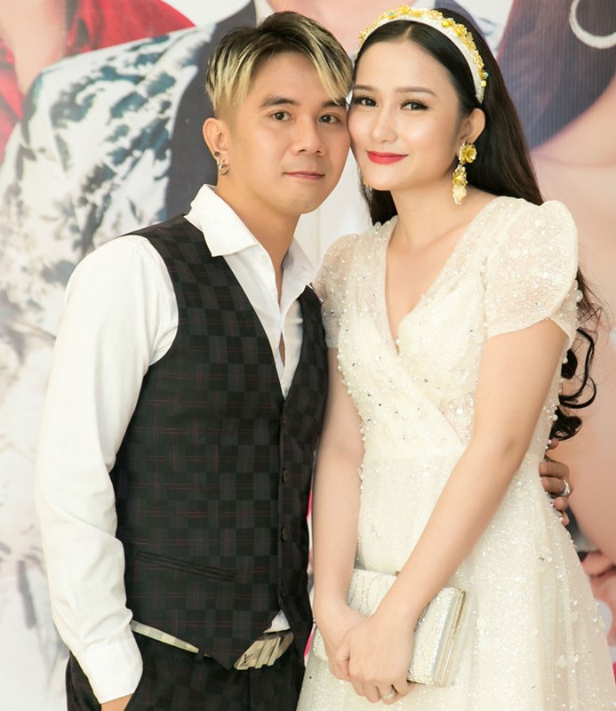 Showbiz 18/1: Le Au Ngan Anh “muoi mat” vi lo mieng dan nguc-Hinh-4